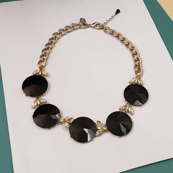 White House Black Market, signed, brushed gold tone glass black jewel necklace - Picture 5 of 10